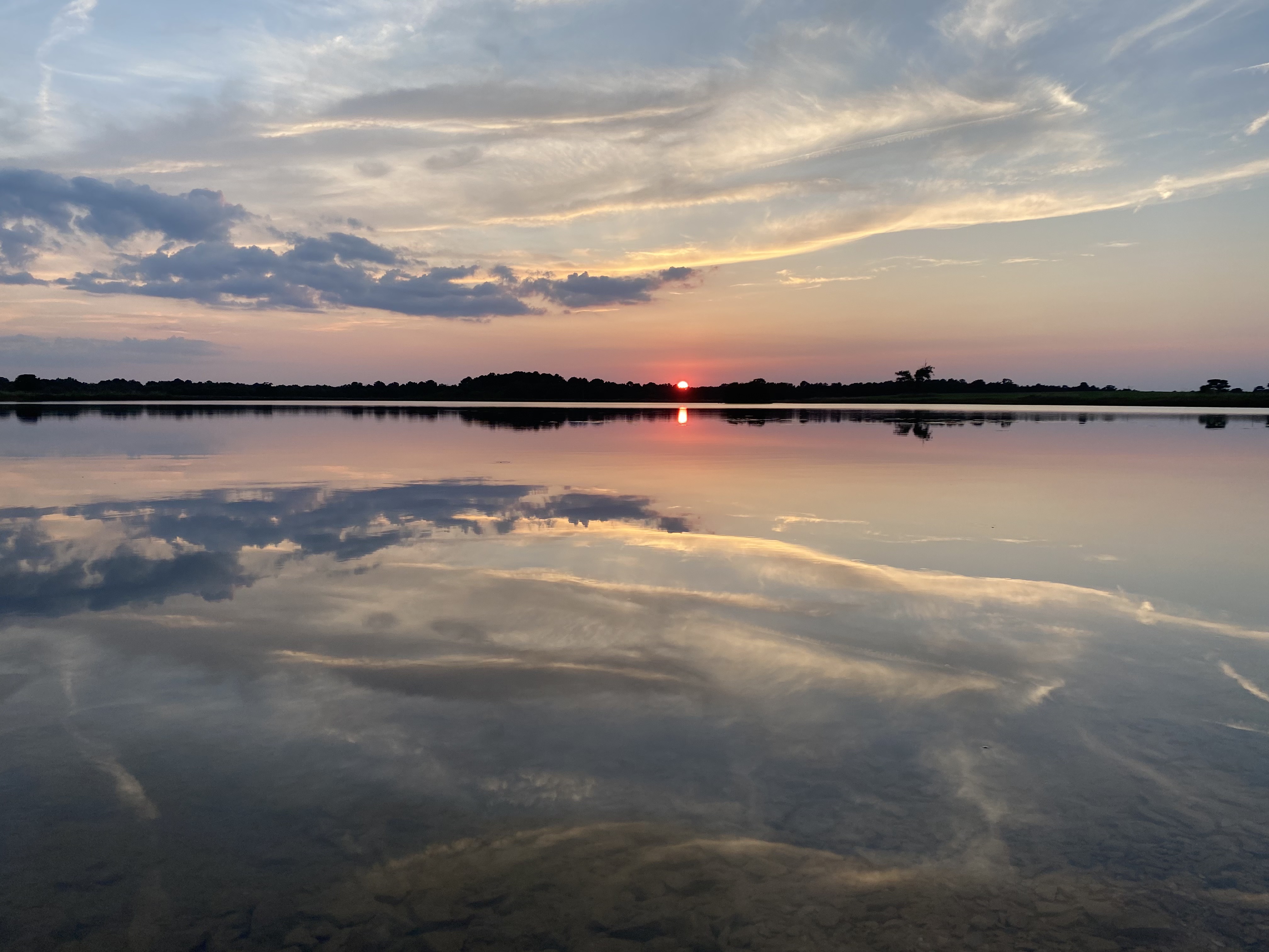 Agua con puesta de sol